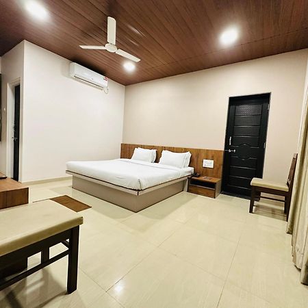 Hotel Grand Indu, 3 Star Kolhápur Kültér fotó