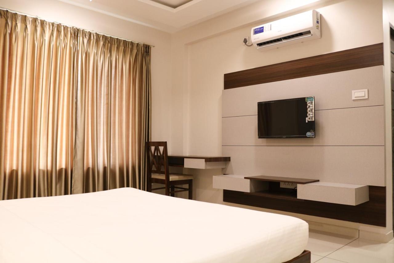 Hotel Grand Indu, 3 Star Kolhápur Kültér fotó