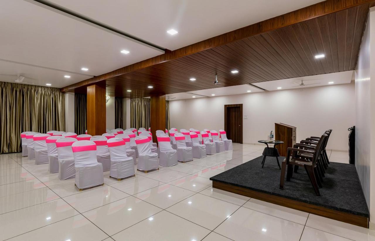 Hotel Grand Indu, 3 Star Kolhápur Kültér fotó