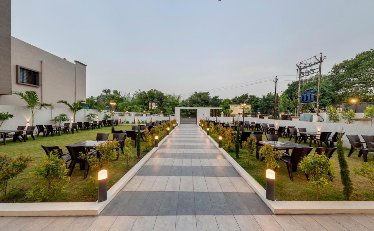 Hotel Grand Indu, 3 Star Kolhápur Kültér fotó