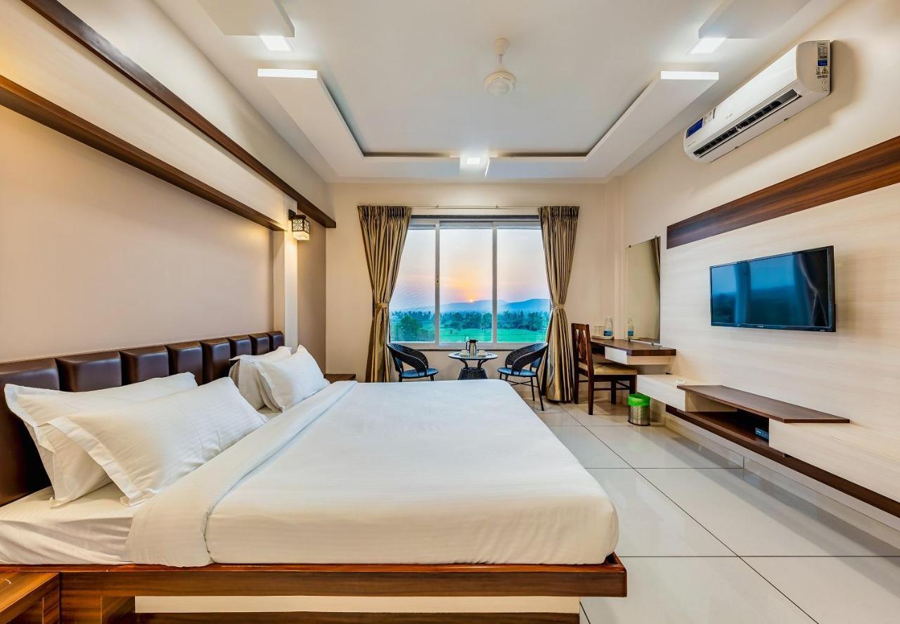 Hotel Grand Indu, 3 Star Kolhápur Kültér fotó