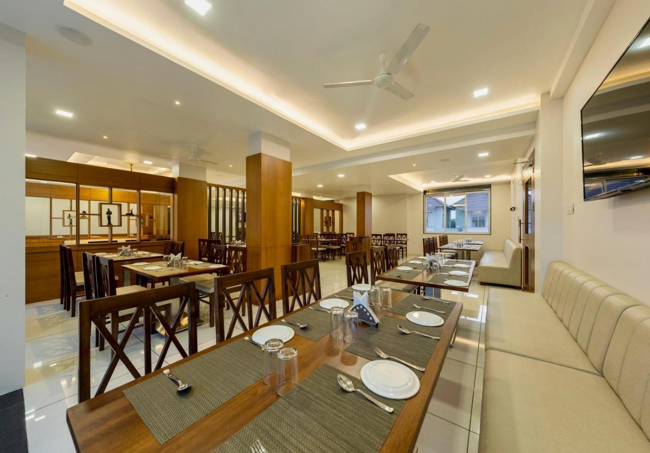 Hotel Grand Indu, 3 Star Kolhápur Kültér fotó