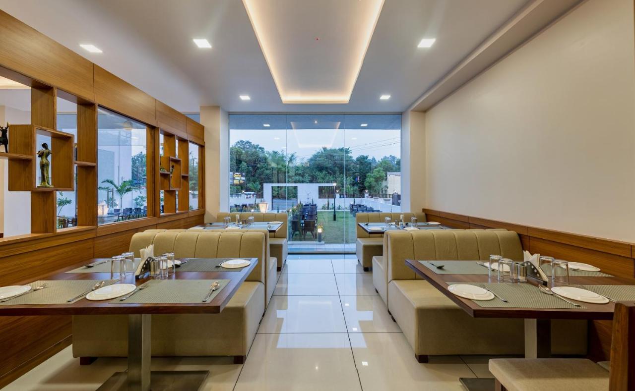 Hotel Grand Indu, 3 Star Kolhápur Kültér fotó