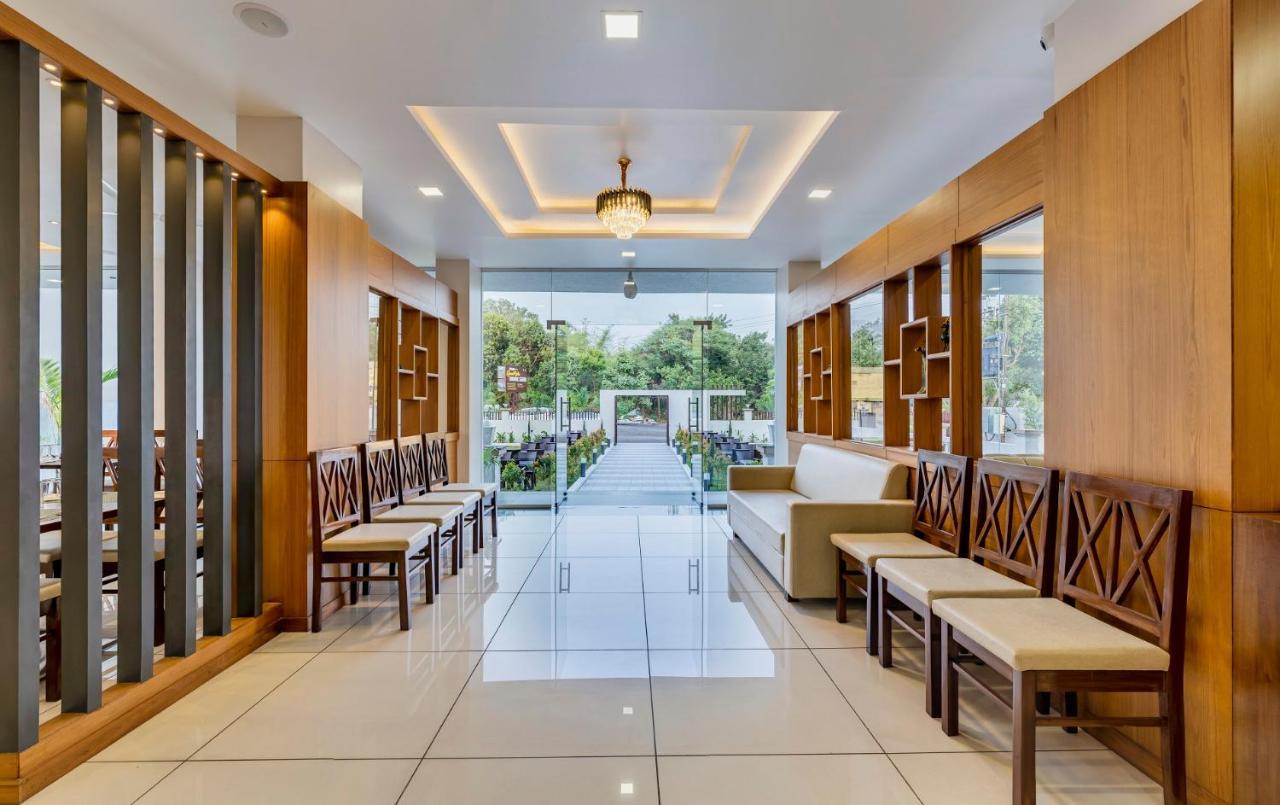 Hotel Grand Indu, 3 Star Kolhápur Kültér fotó