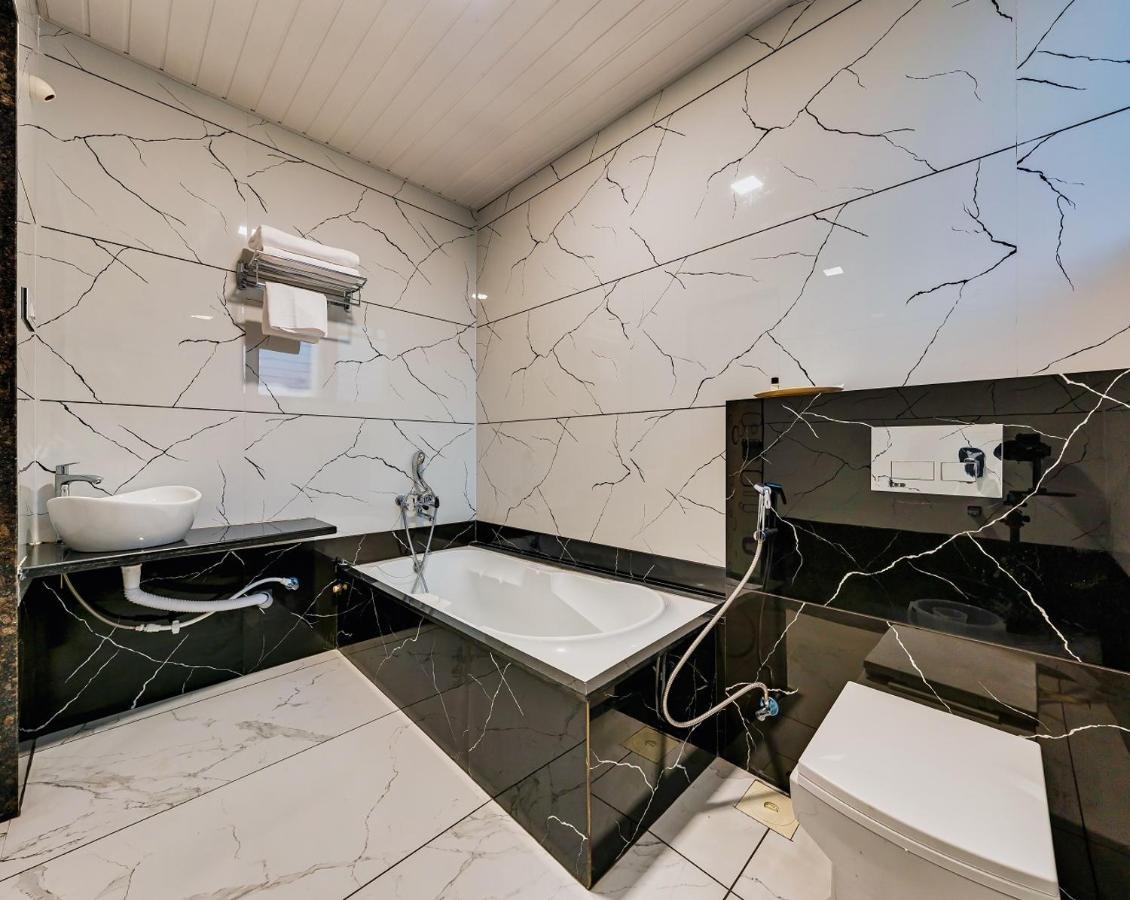 Hotel Grand Indu, 3 Star Kolhápur Kültér fotó