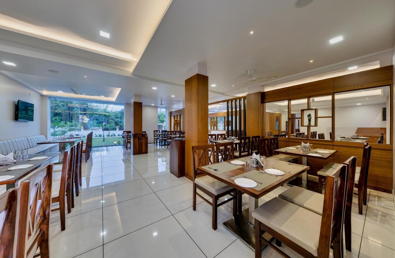 Hotel Grand Indu, 3 Star Kolhápur Kültér fotó