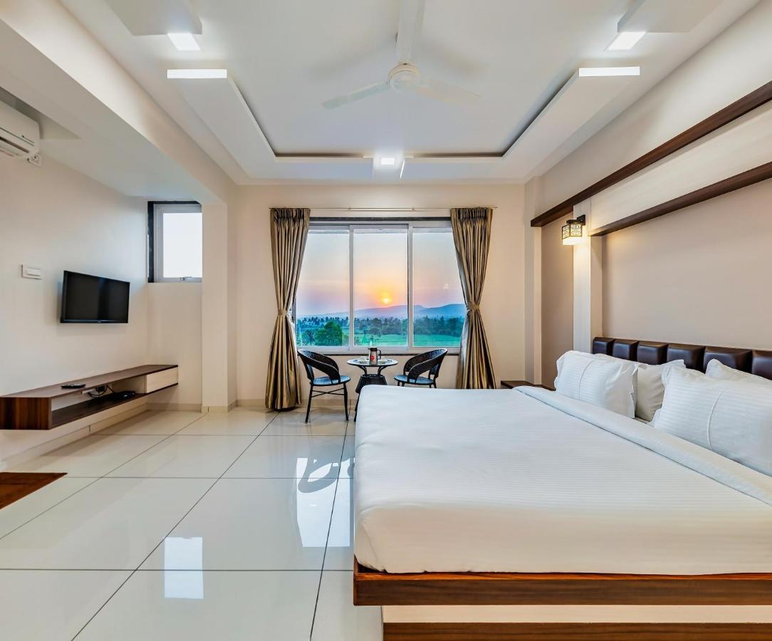 Hotel Grand Indu, 3 Star Kolhápur Kültér fotó
