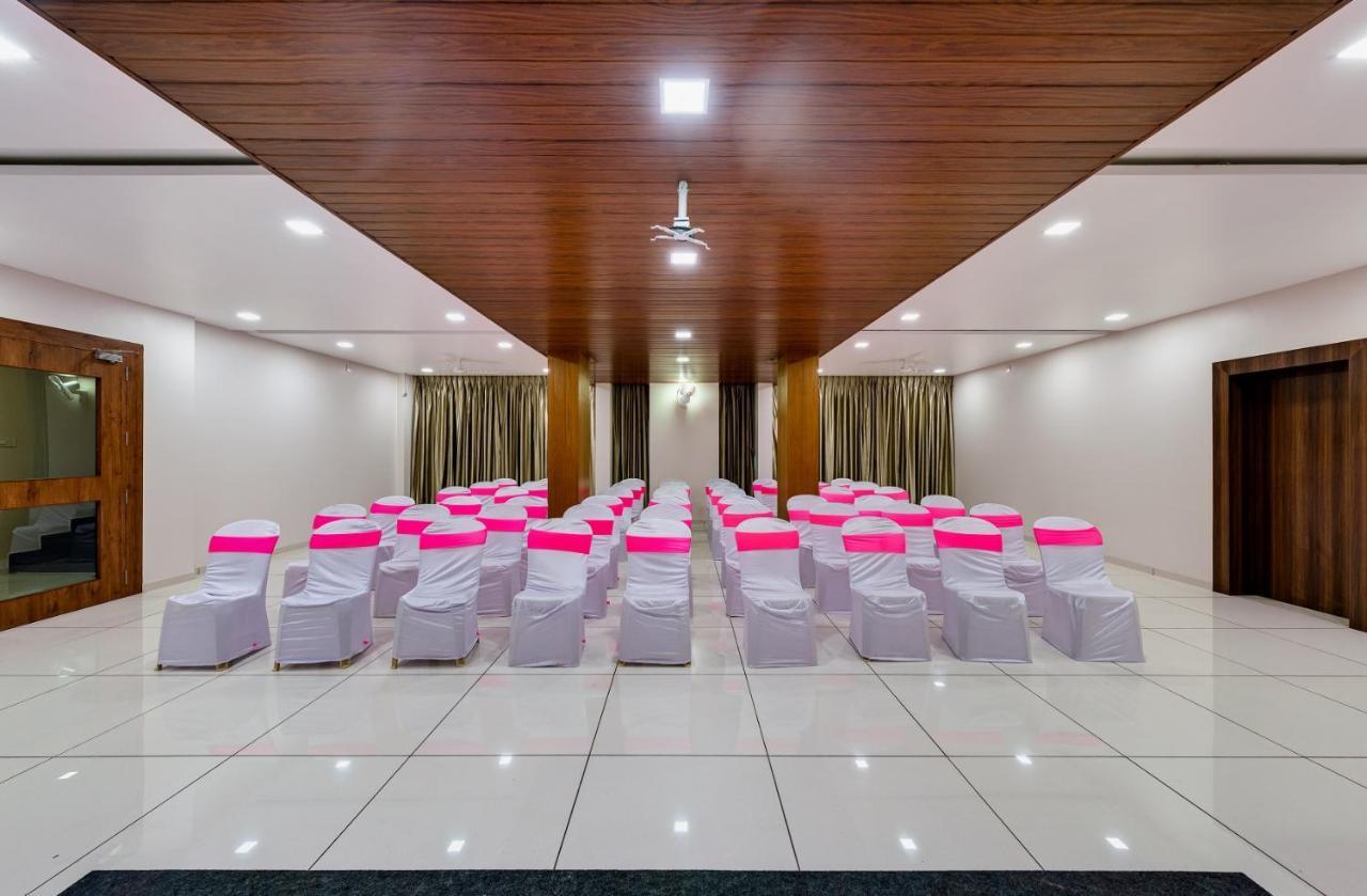 Hotel Grand Indu, 3 Star Kolhápur Kültér fotó
