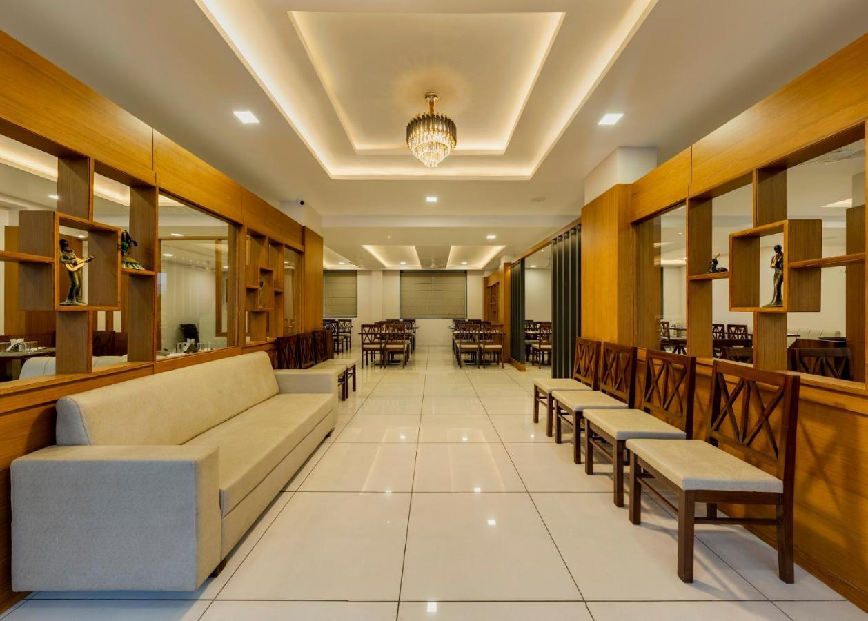 Hotel Grand Indu, 3 Star Kolhápur Kültér fotó