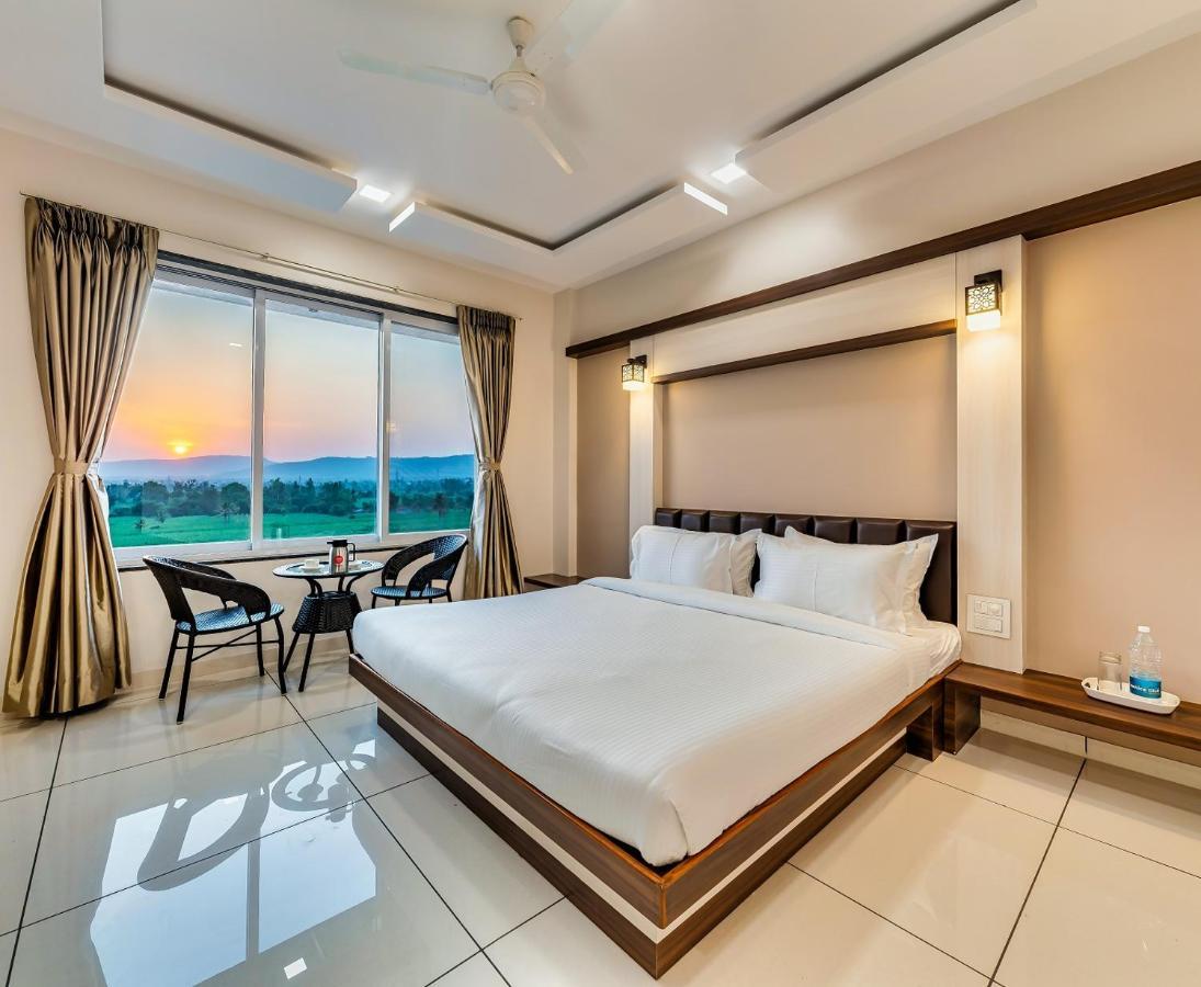 Hotel Grand Indu, 3 Star Kolhápur Kültér fotó