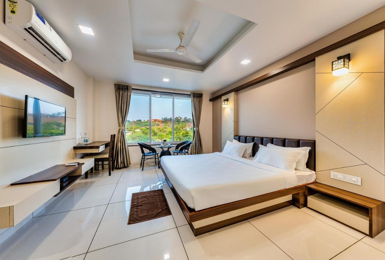 Hotel Grand Indu, 3 Star Kolhápur Kültér fotó