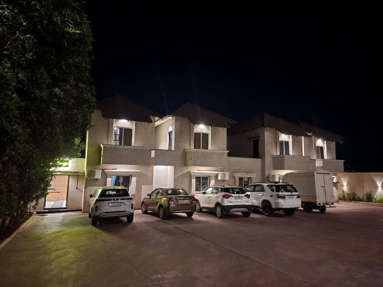 Hotel Grand Indu, 3 Star Kolhápur Kültér fotó