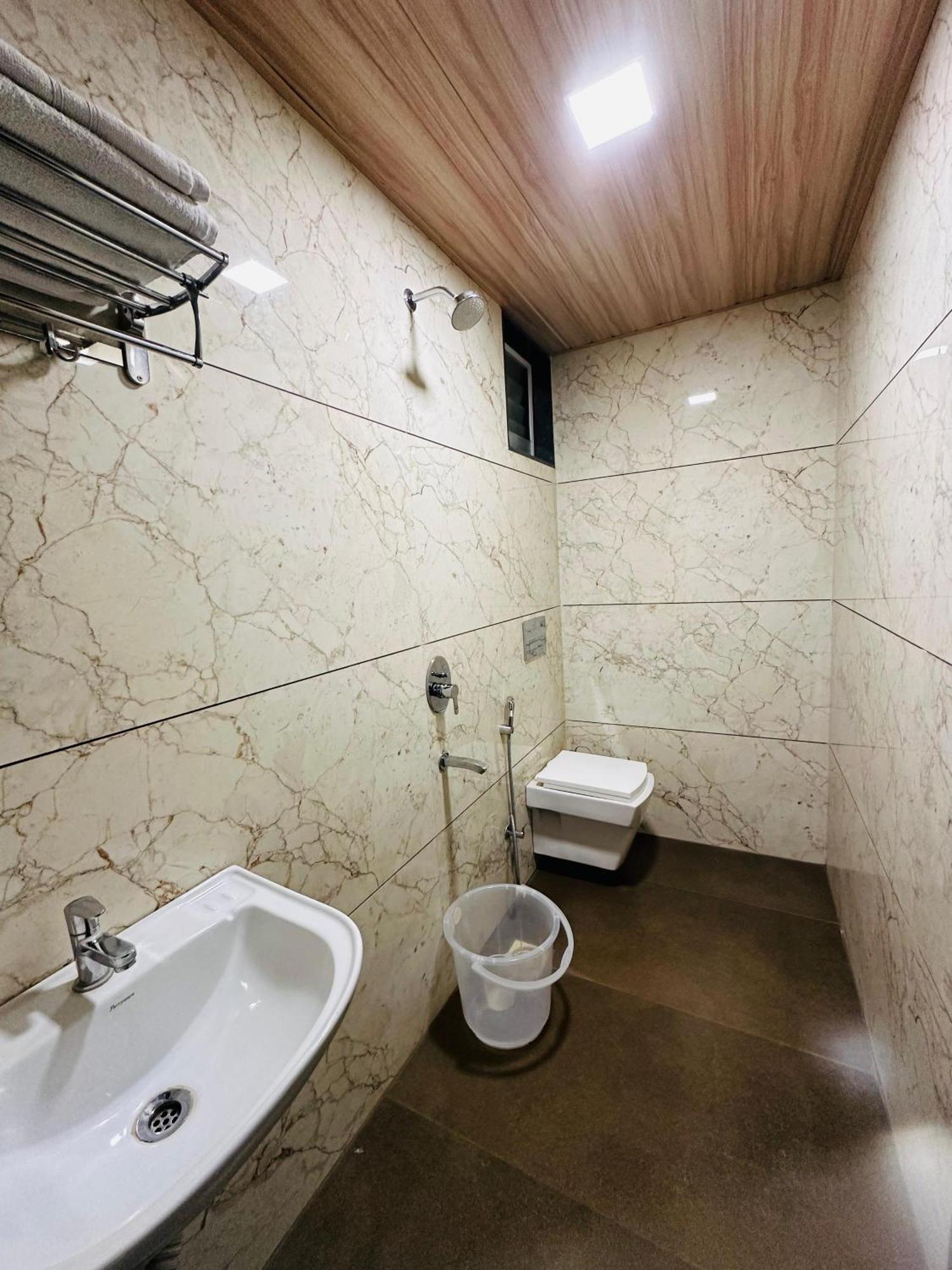 Hotel Grand Indu, 3 Star Kolhápur Kültér fotó